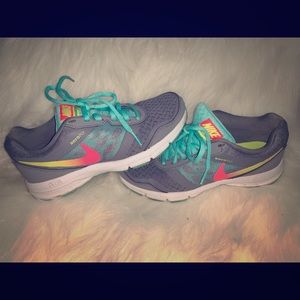 Nike Aeroplay tennis shoes women’s size 5